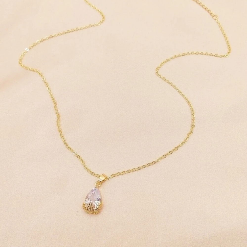 NWOT Buttercup Pendant Necklace 🌼 - Picture 5 of 6